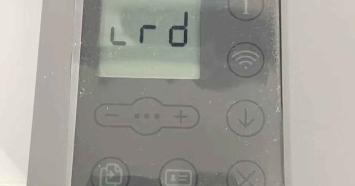 HP233DW固件更新升级失败后开机显示RD变3020维修指南